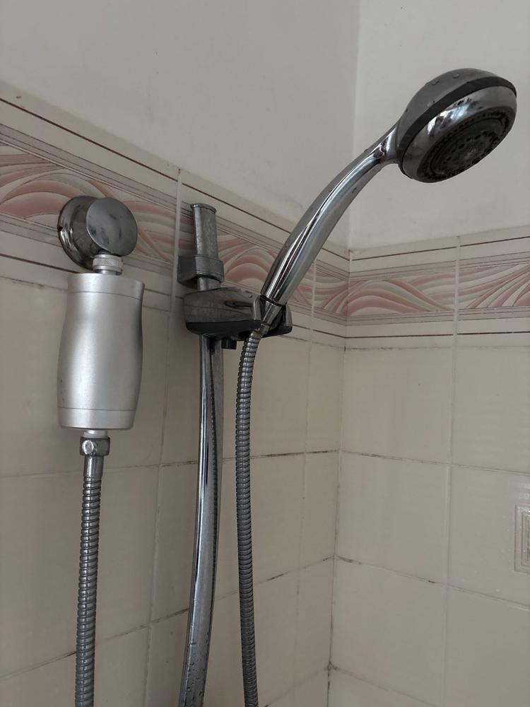 Premium Shower Filter Water Purifier & Water Softener - Silver - Customer Photo From Laura Titmus