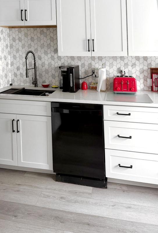 White Gray Marble Leaf Mosaic Backsplash Tile - BA6316 - Customer Photo From Gail Moran