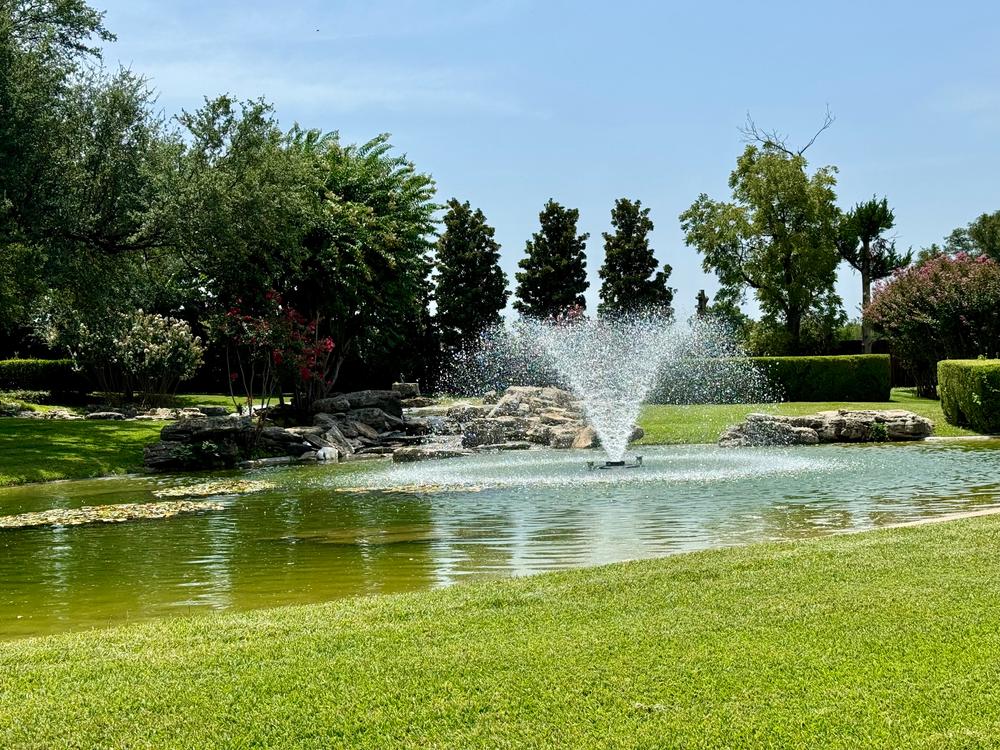 Scott Aerator DA-20 Display Pond Aerator Fountain - Customer Photo From Steve Lanier