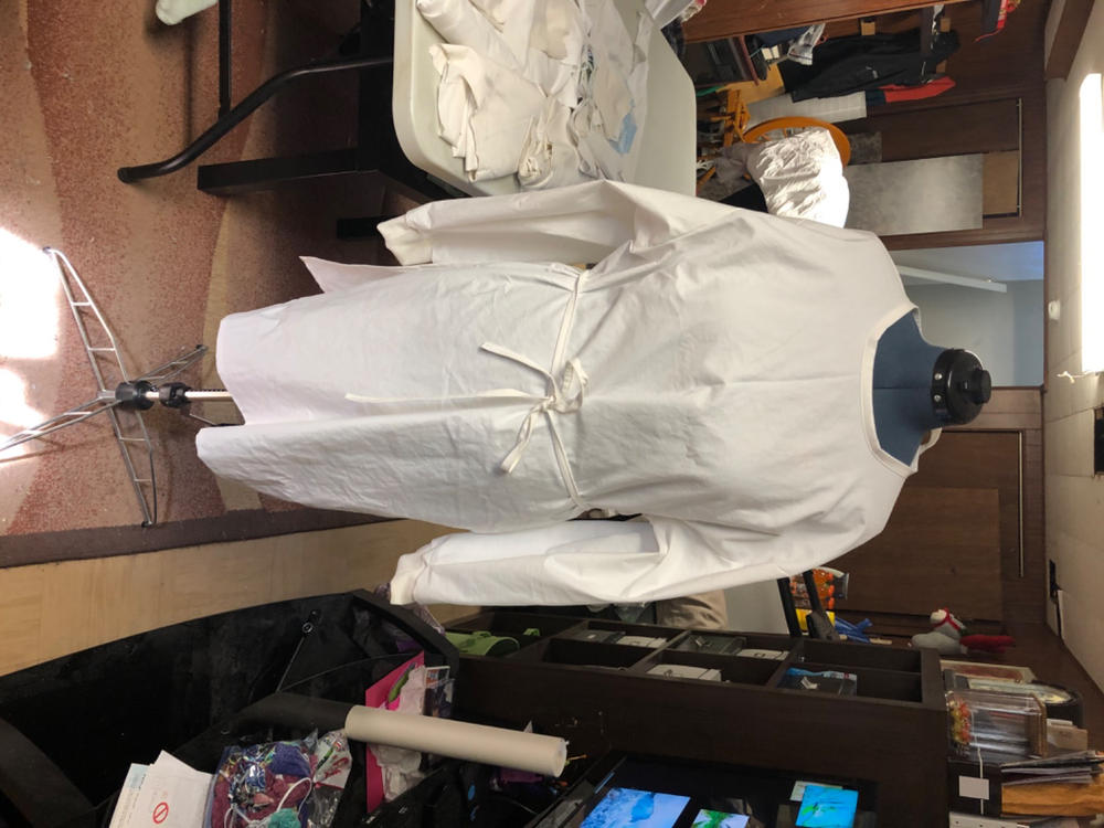 Isolation Gown - Customer Photo From Donna Carroll