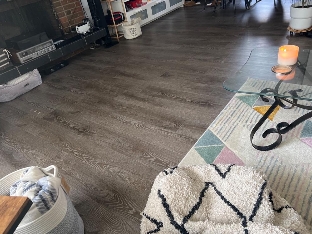 Oak Bay 5mm vinyl plank $2.69 per sq ft - Customer Photo From Miguel Debeauville