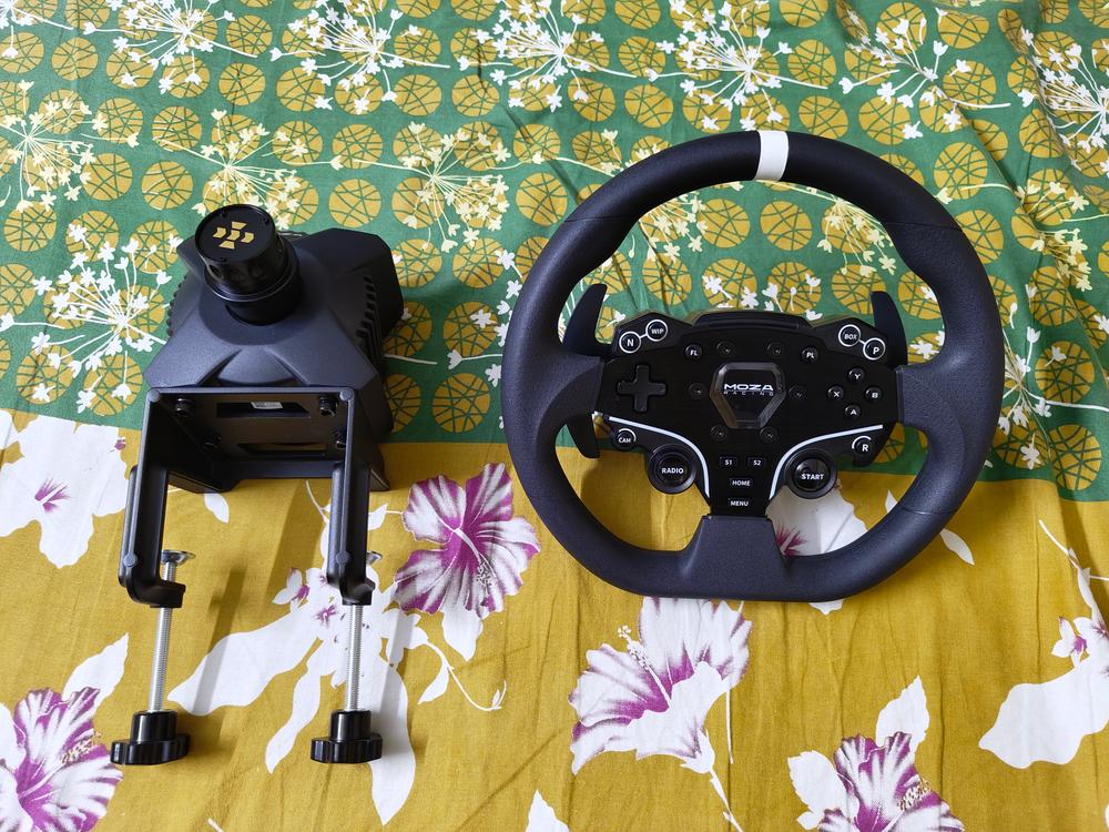 Moza R3 Bundle only for PC, R3 Wheelbase, ES Steering Wheel, SR-P Lite Pedals, Table Clamp - Customer Photo From Casual Gamer