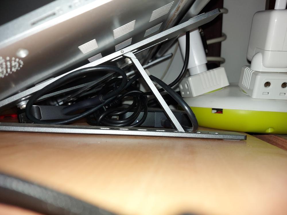 Cosmic Byte Adjustable Aluminum Portable Laptop Rack Stand for Upto 17" laptops, Tablets, Mobiles, Books with Pouch (Dark Grey) - Customer Photo From Suyash C.