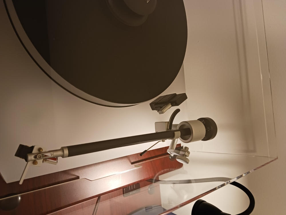 The Q Up Automatic Tonearm Lifter - Customer Photo From William Ridgeway