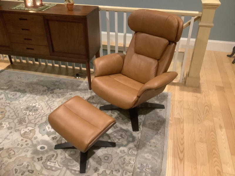 Elvin Leather Recliner and Ottoman Replica - Customer Photo From Maria Lopez