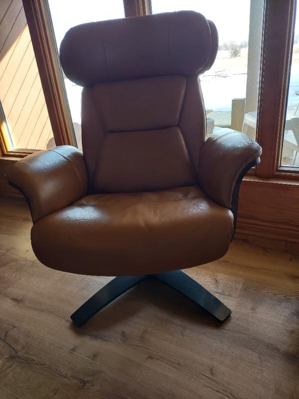 Rivenn Leather Recliner and Ottoman - Customer Photo From albert