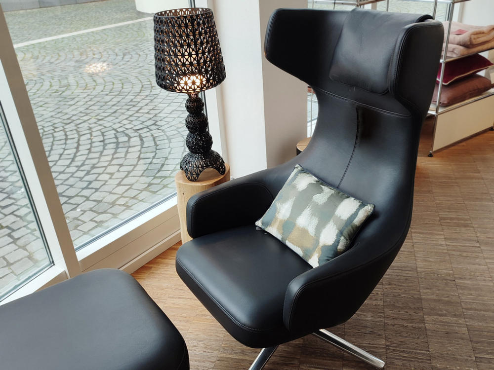 Grand Repos Lounge Chair and Ottoman Replica - Customer Photo From Sohnne Customer