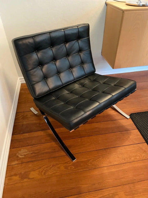 Barcelona Chair with Stool (Premier Version) Replica - Customer Photo From Karla T