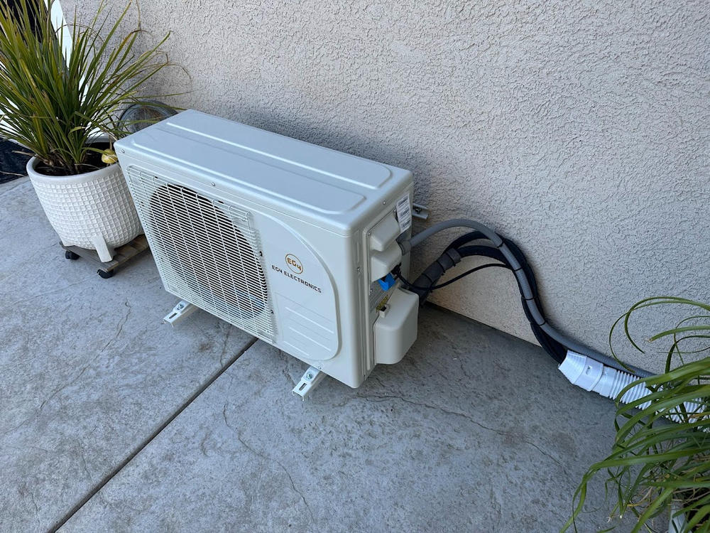 EG4 Hybrid Solar Mini-Split Kit | Energy Star Certified Air Conditioner Heat Pump AC/DC | 12000 BTU | SEER2 22 | +  1800 Watts of Solar PV [KIT-E0011] - Customer Photo From Peter Minion