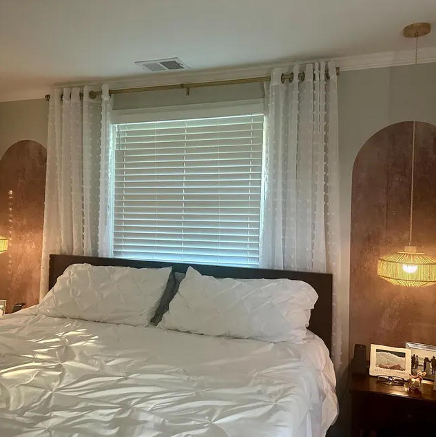 Can You Put Wall Stickers on Roller Blinds: Creative Decorating Tips