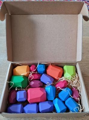 Narsico Regenbogen-Bausteine aus Naturholz - Das ideale Spielzeug, um die Entwicklung Ihres Kindes zu fördern! - Customer Photo From Laura M.