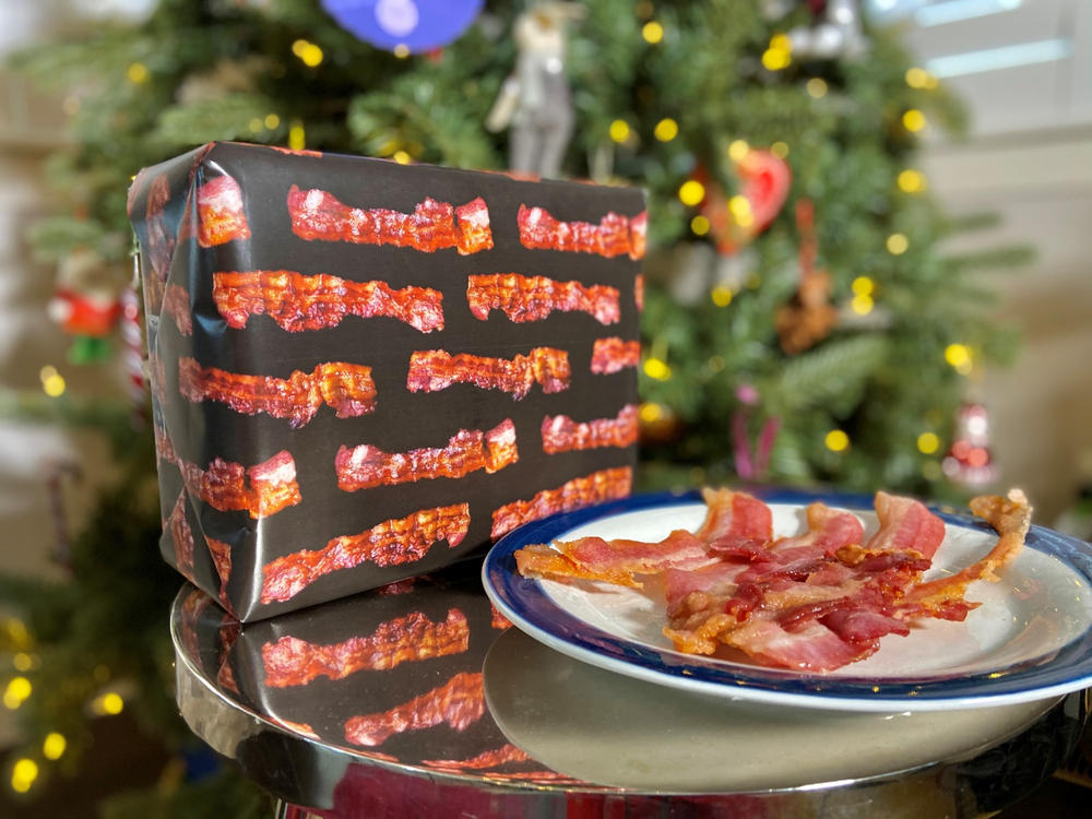🥓 Bacon Scented Wrapping Paper 🥓 - Manly Man Co