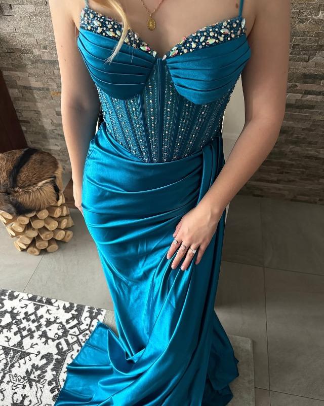 Abito con spalline sottili, corpetto a corsetto e gonna plissettata - Customer Photo From Hannah Alessio