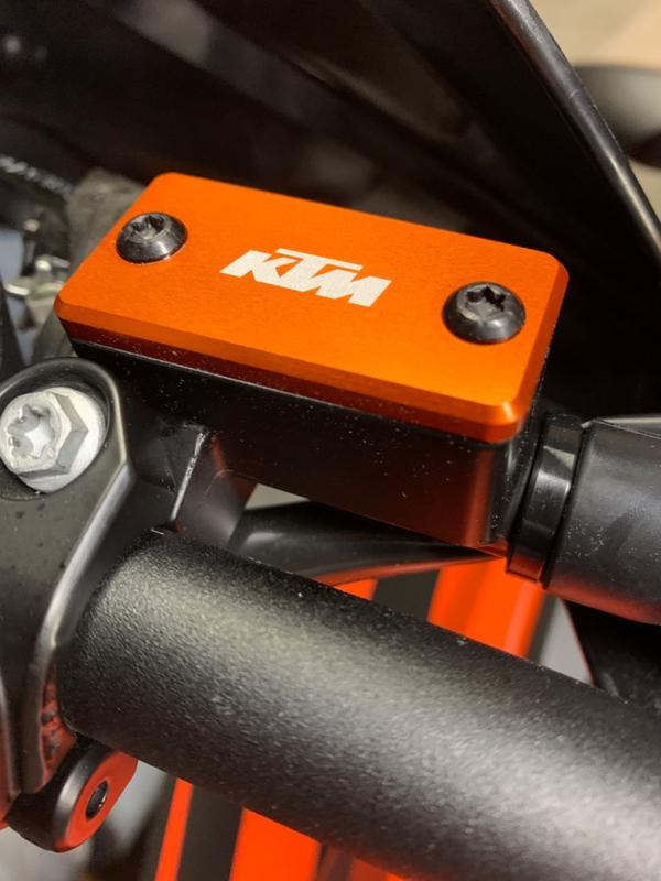 KTM Clutch Reservoir Cover Adv/Duke/Enduro/SMC R 20132021 KTM Twins