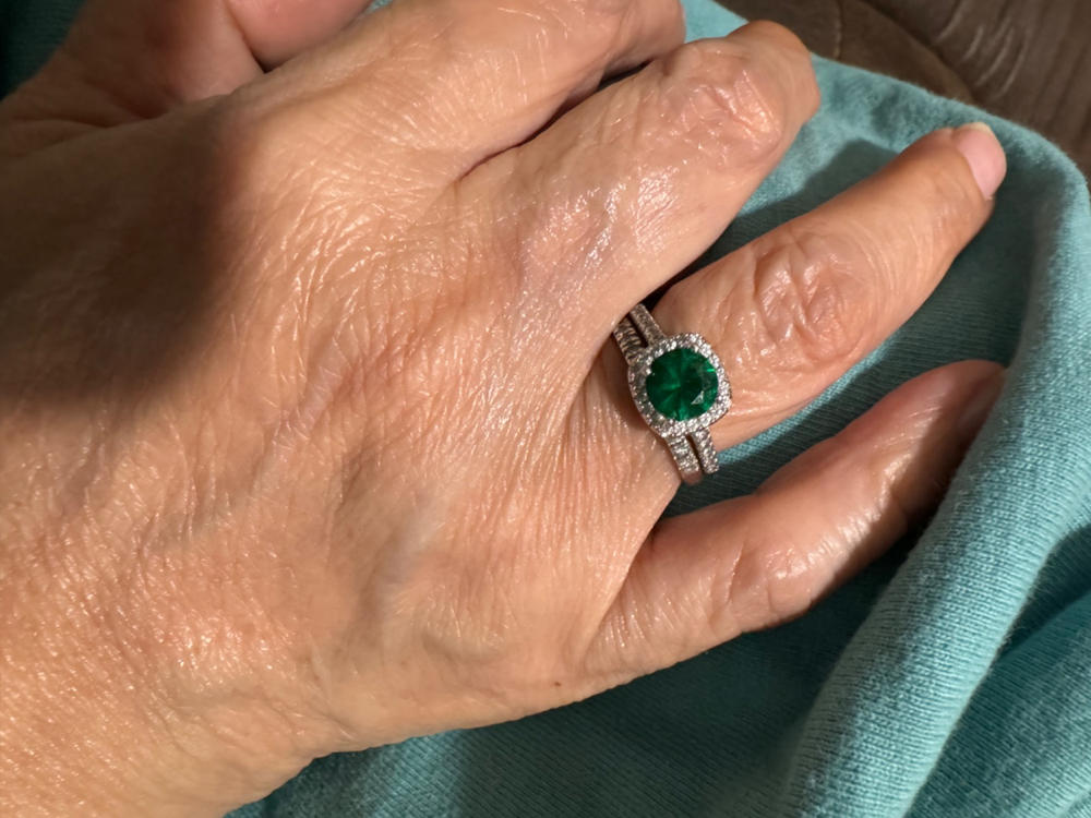 The Halo - Emerald - Customer Photo From Wanda Rocha Ruiz
