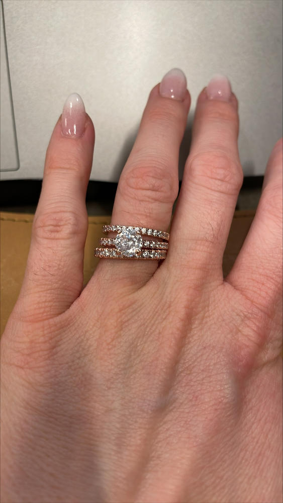 The Eternity - Rose Gold - Customer Photo From Laura Beyer