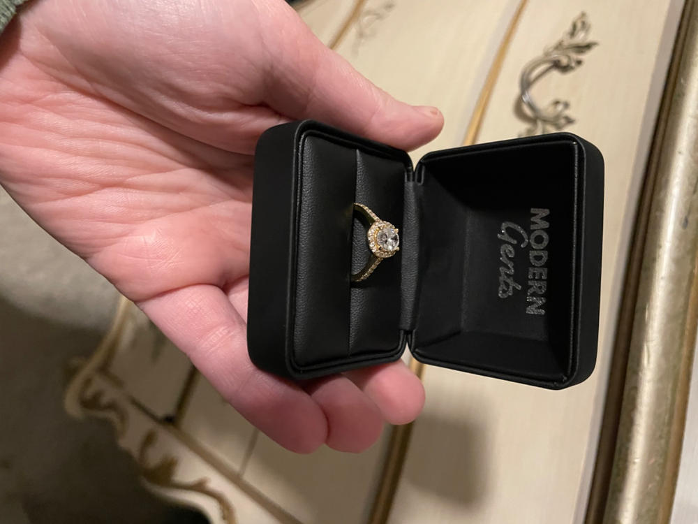 Luxe Ring Box - Customer Photo From Lindsey Maloney