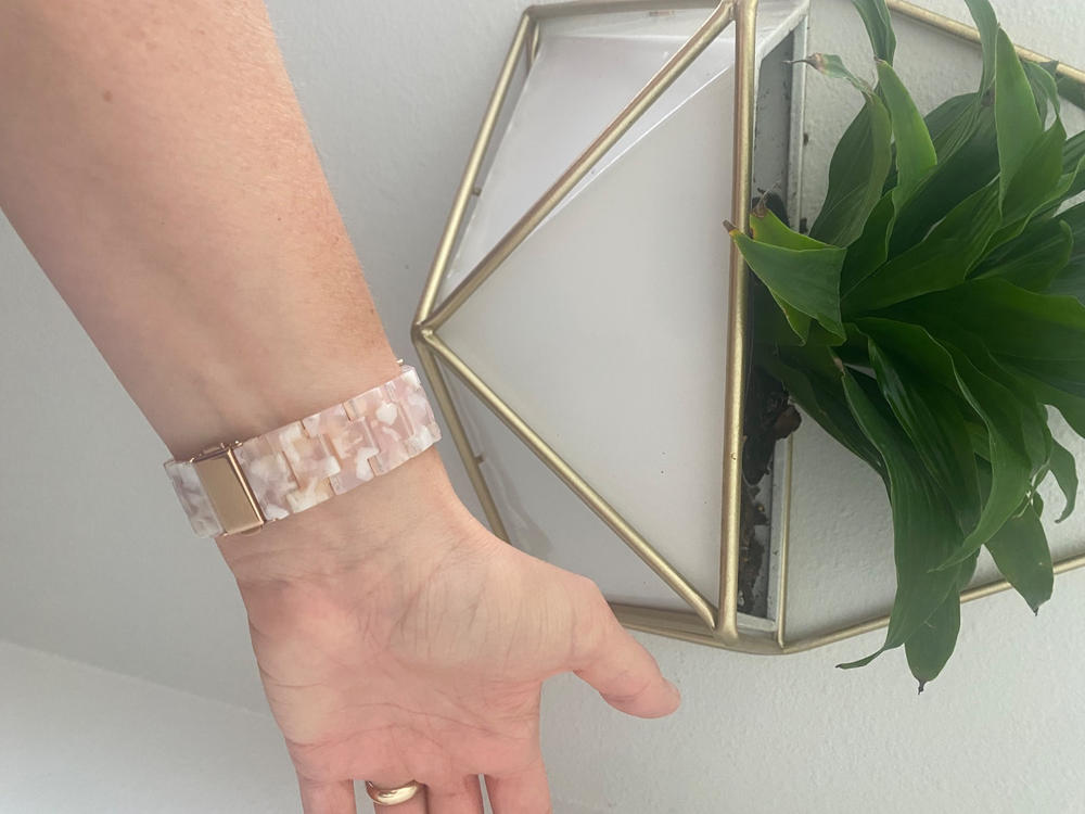 Vienna Apple Watch Band - Rose Quartz - Customer Photo From Kylie Diaz