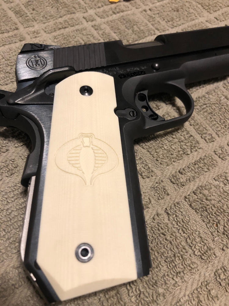 Impressione Su Misura: Impugnature Custom Per Colt 1911 Full Size - COBRA Occhio Rosso Resina Bianca - Aggiungi Stile E Sicurezza Alla Tua Kimber O Clone - 2