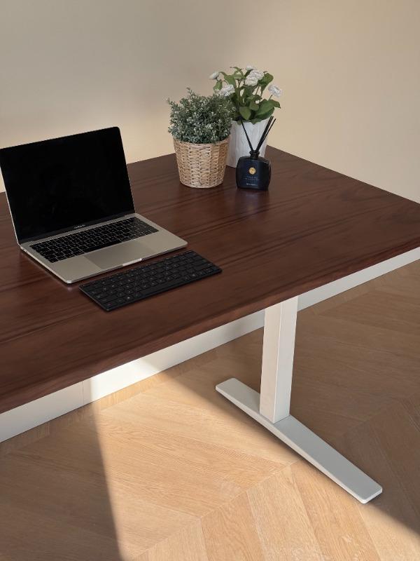 Höhenverstellbarer Schreibtisch mit verbesserter Stabilität - Customer Photo From R.S.