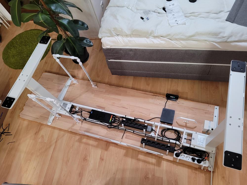 Höhenverstellbarer Schreibtisch mit verbesserter Stabilität - Customer Photo From Lukas