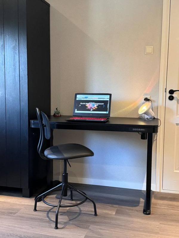 Höhenverstellbarer Schreibtisch mit Schubladen - Customer Photo From Horvarth