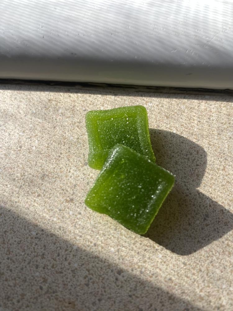 Green Tea + Citrus Kratom Gummies - Customer Photo From Elizabeth J.