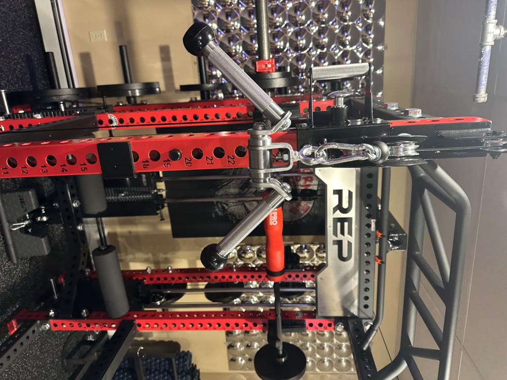 Rotating Solid Pressdown V-Bar Cable Attachment – American Barbell