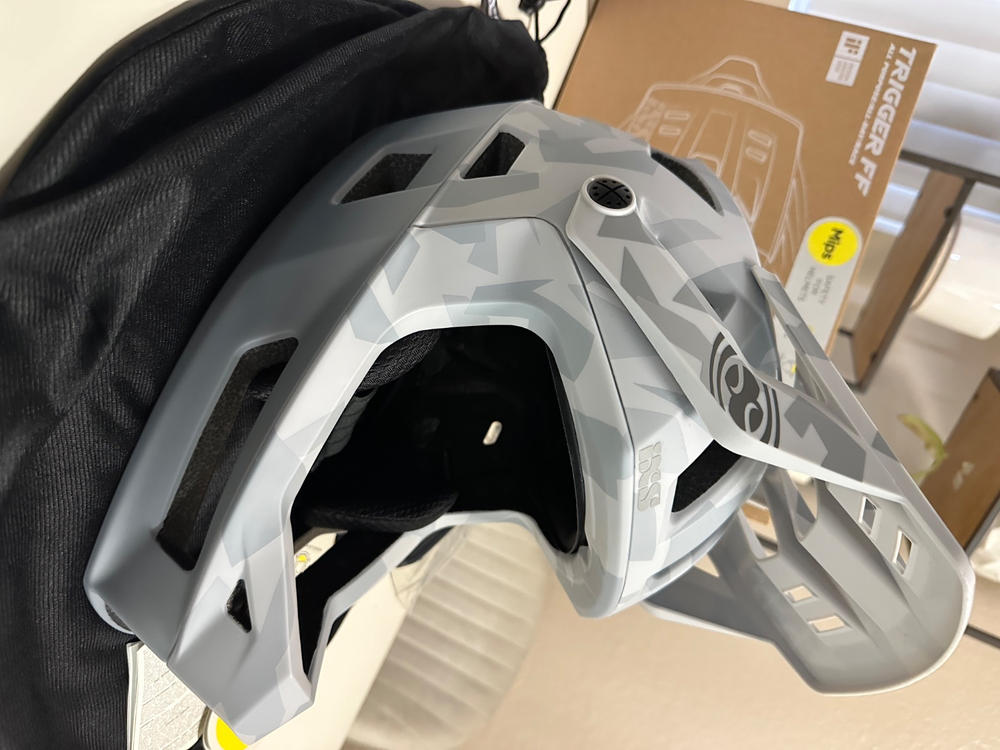 Open Box - iXS Trigger Full Face MIPS Helmet - Customer Photo From Carlos Rios