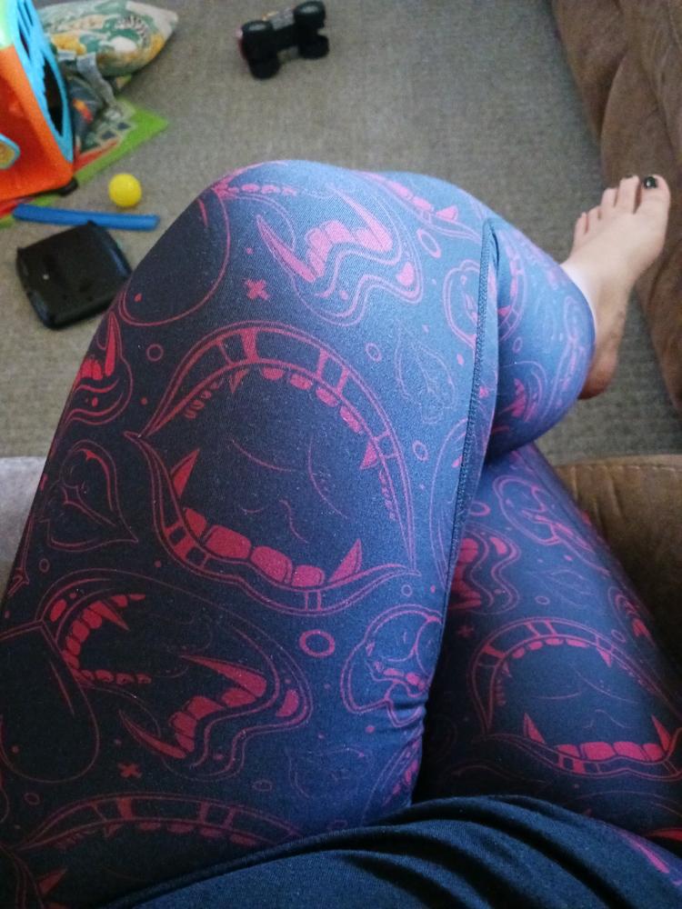 Vicious & Delicious Reversible Leggings - Customer Photo From Leigh Hildebrand