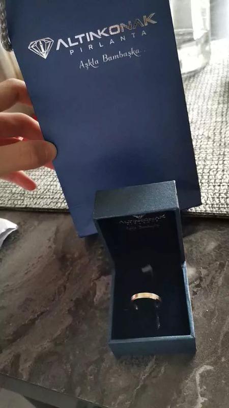 3mm Klasik Yanı Pahlı Flat Taşlı Yeşil Alyans - Customer Photo From Mert B.
