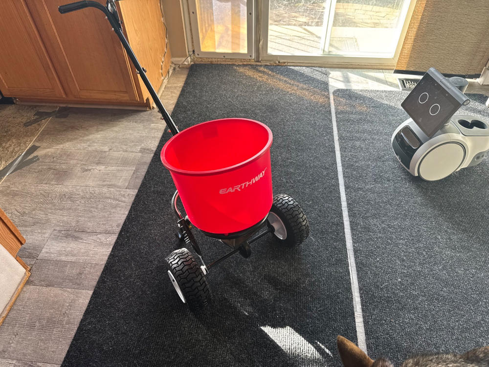 2600A-Plus 40 LB Residential Broadcast Spreader | Earthway – Yard