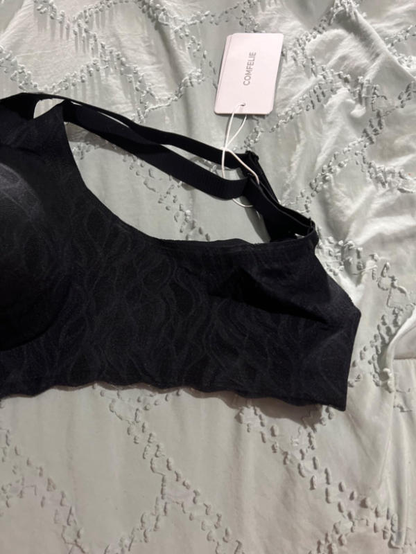 Classic V-Neck Stretch Lace Wireless Seamless Bra - Customer Photo From Bob