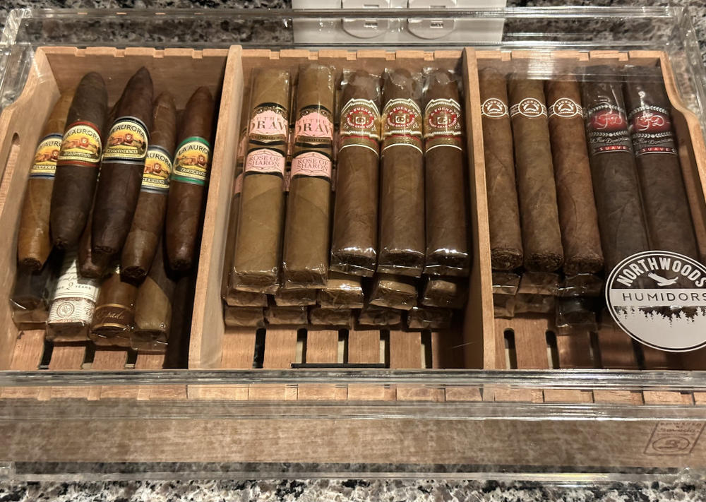 Large Acrylic 75-Cigar Humidor Powered by Boveda - Customer Photo From Monserrate Rodriguez
