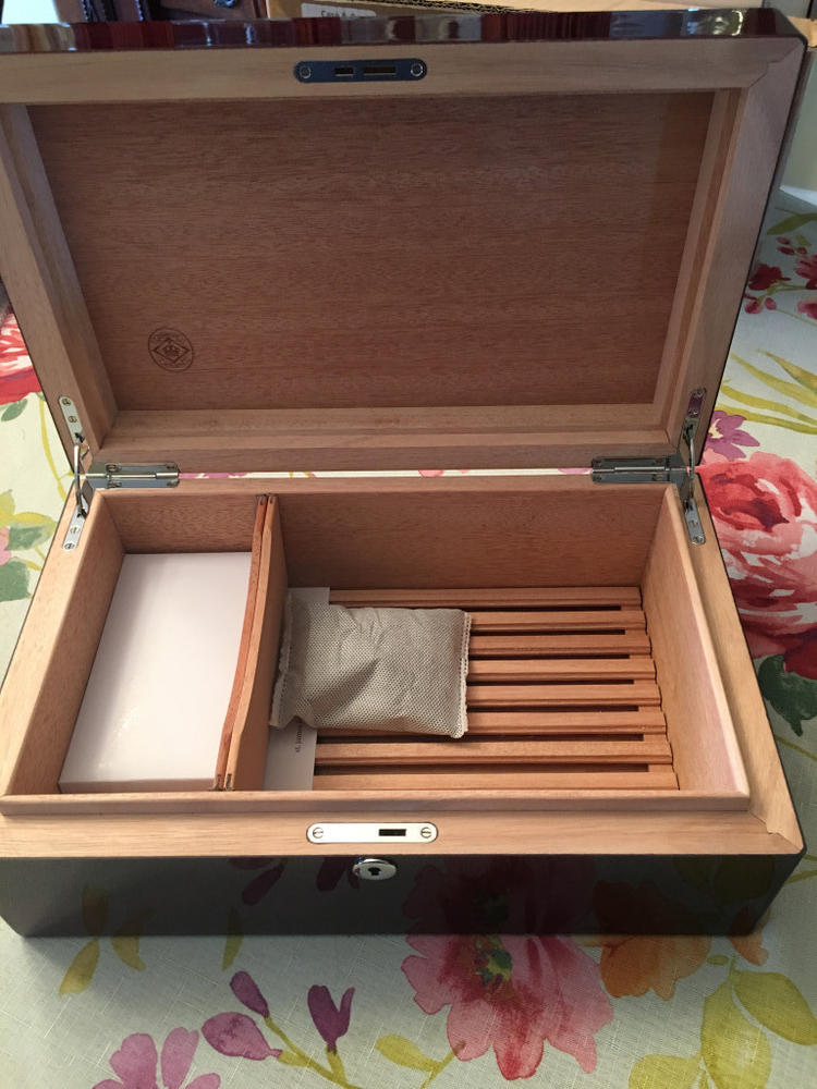 Diamond Crown Oxford 90 Count Humidor - St. James Series - Customer Photo From Thomas Pallotta