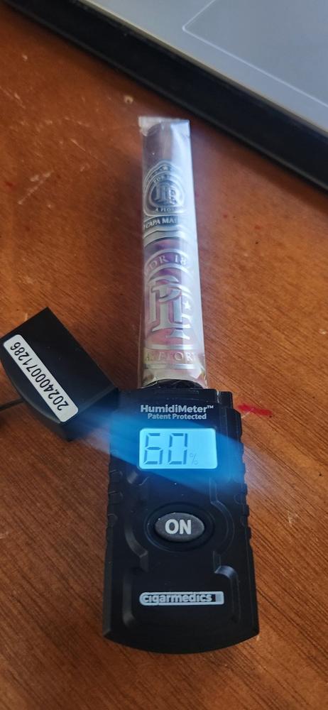 CigarMedics HumidiMeter - Customer Photo From Christian E.