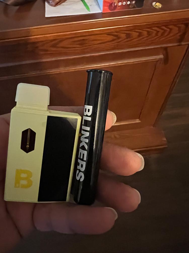 Blinkers Dispo (2g) + Hash Hole - Banana Mochi - Customer Photo From Raul 