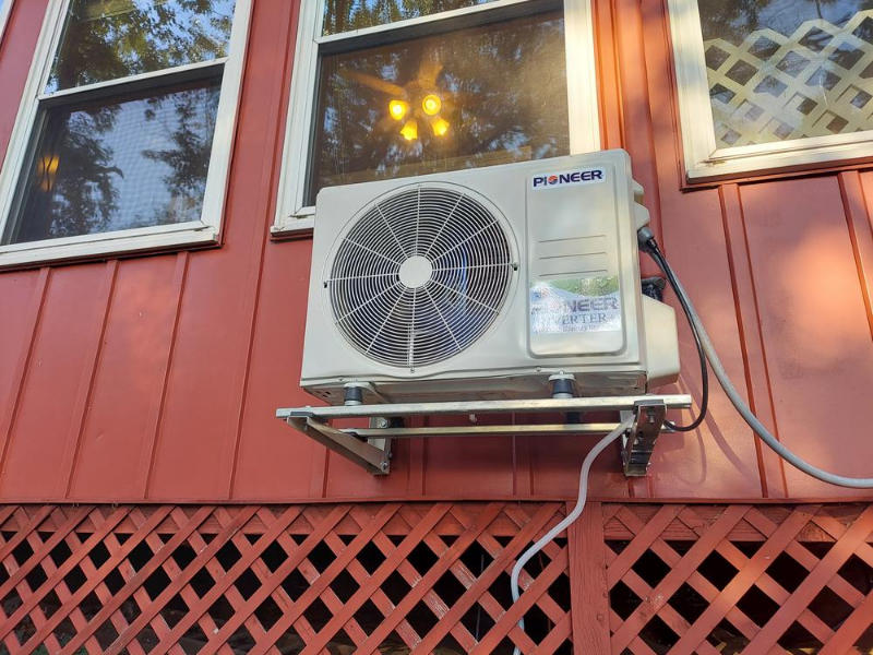 Pioneer® 12,000 BTU 21.4 SEER2 Ductless Mini-Split Inverter+ Air Conditioner Heat Pump System Full Set 230V - Customer Photo From Thomas