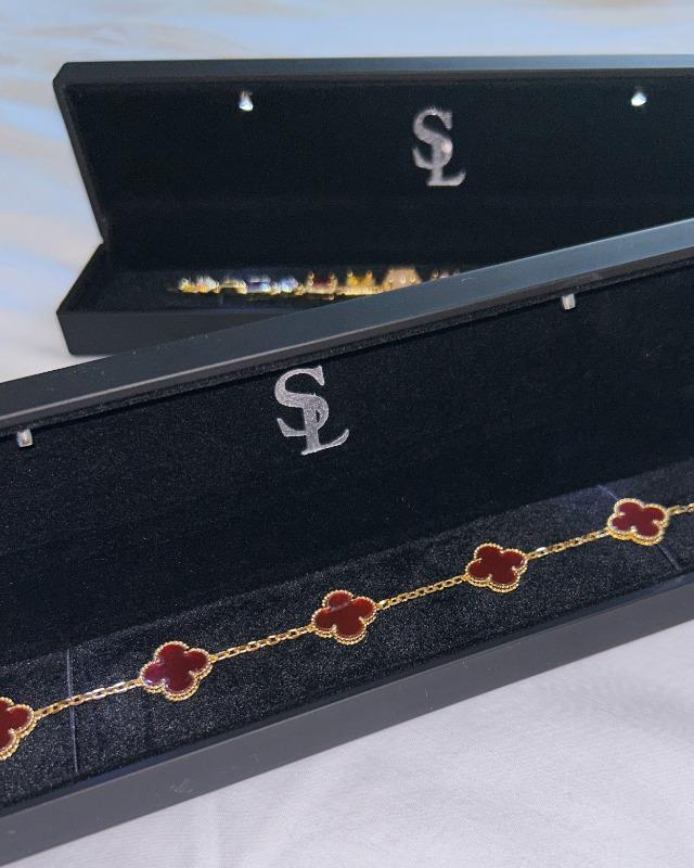 BRACELET TRÈFLE - Customer Photo From Tony B.