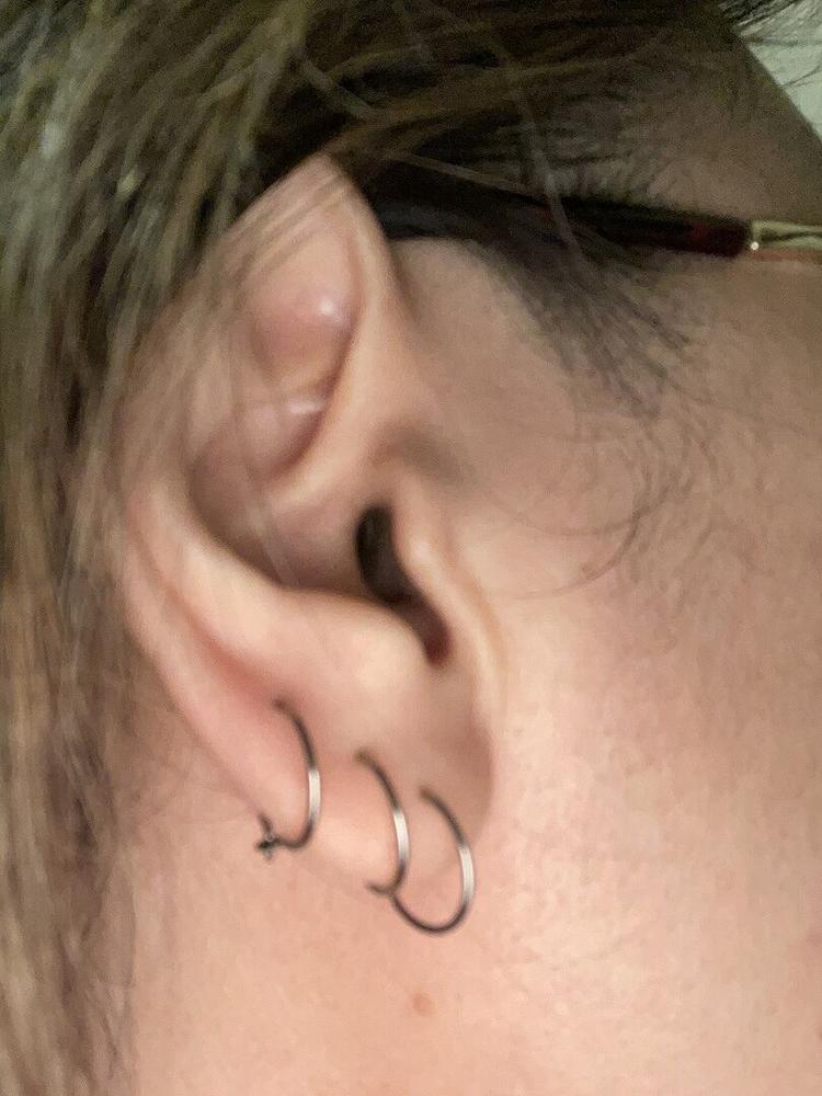 Safety Ear Rings - Customer Photo From Ngoc N.