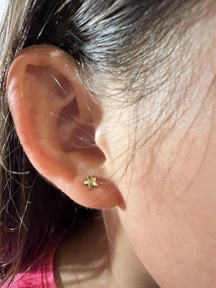 Golden Titanium Star Earrings - Customer Photo From Hsiao L.