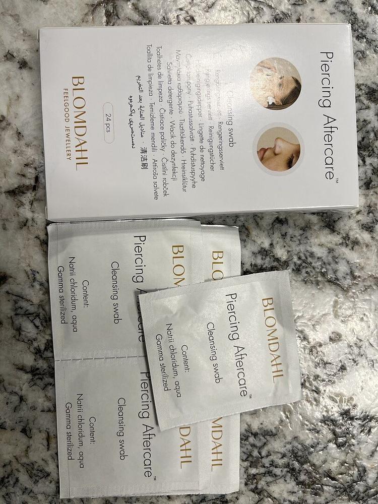Blomdahl Piercing Aftercare cleansing swabs - Customer Photo From Jennifer B.