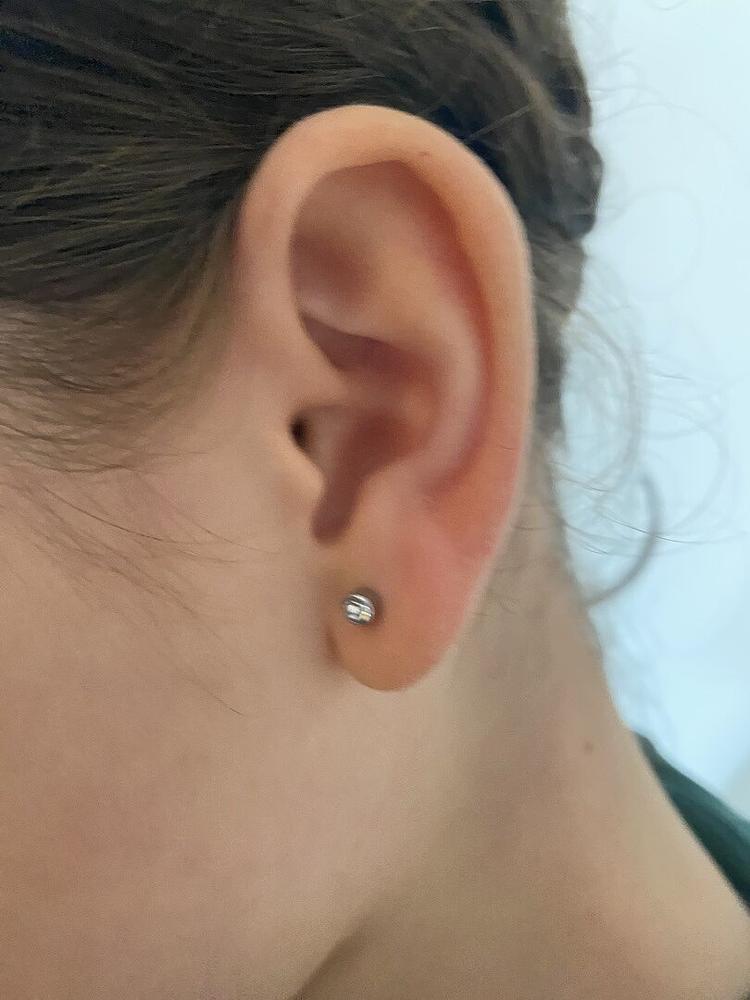 Blomdahl Piercing Aftercare cleansing swabs - Customer Photo From Carrie W.