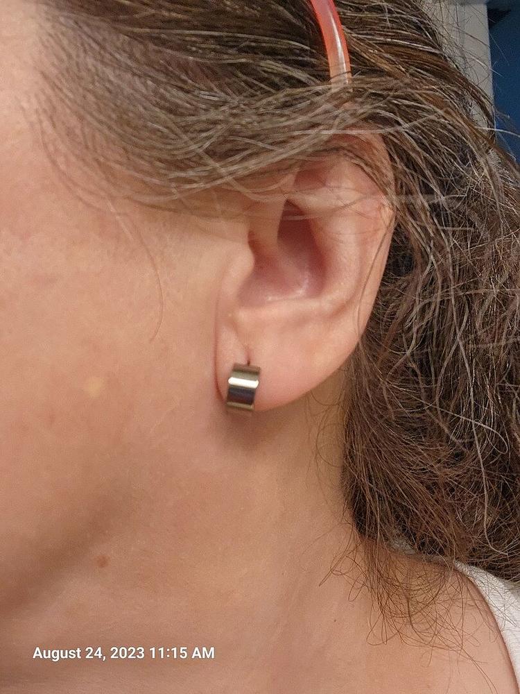 Plain Grand Curved Pendant Earrings - Customer Photo From Monica W.