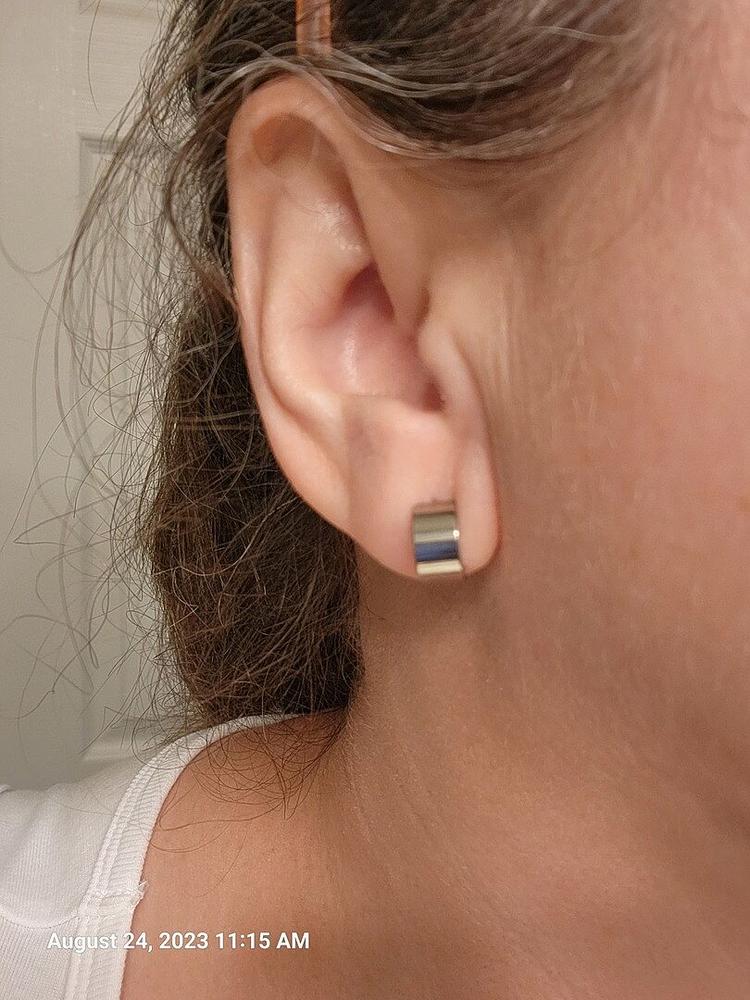 Plain Grand Curved Pendant Earrings - Customer Photo From Monica W.