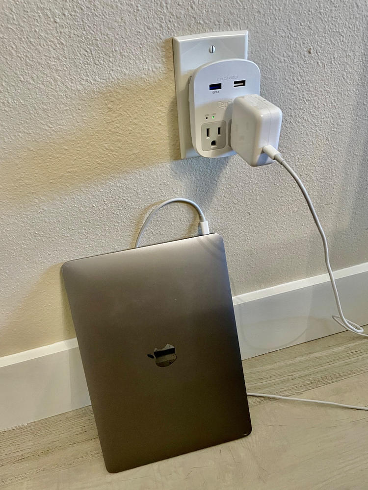 World-Way 6 Travel Adapter Kit | 2 USB + 2 US Outlets - Grounded - Customer Photo From Steve Williams