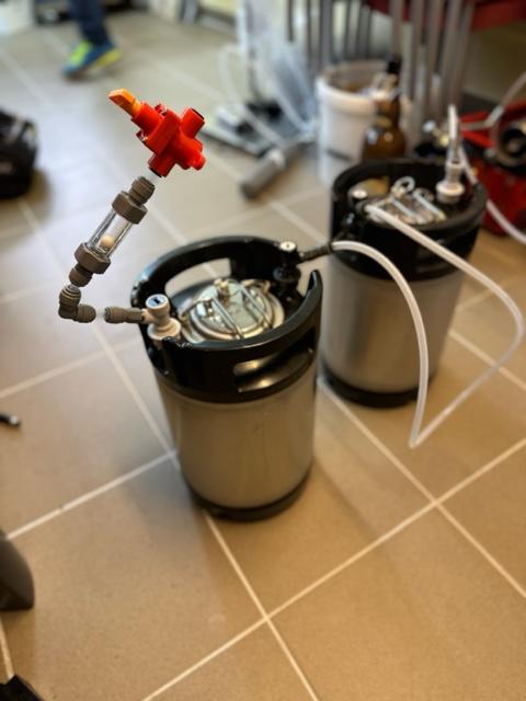 Flow Stopper Filler For Kegs and Growlers - Customer Photo From Lars H.