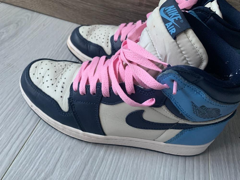 Jordan 1 best sale pink laces