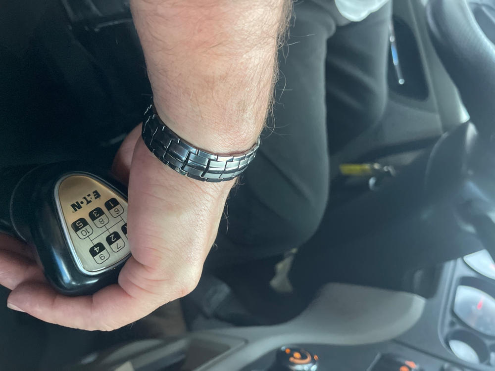 Ultra Strength Magnetic Therapy Bracelet Gunmetal Gray Classic - Customer Photo From Alexandra Fernandez