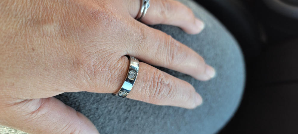 Crystal Magnetic Therapy Ring (Silver) - Customer Photo From Marie Kuranishi